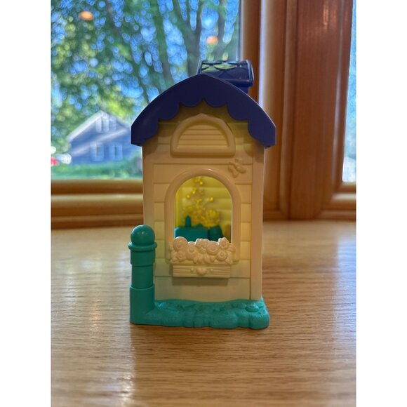 Fisher-Price Little People Playtime Pals Tea Party Playset 4 Figures - Picture 3 of 9